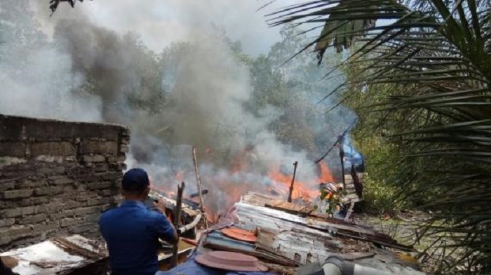 Malang, Lagi Narik Becak, Rumah Datuk di Meranti Ludes Terbakar