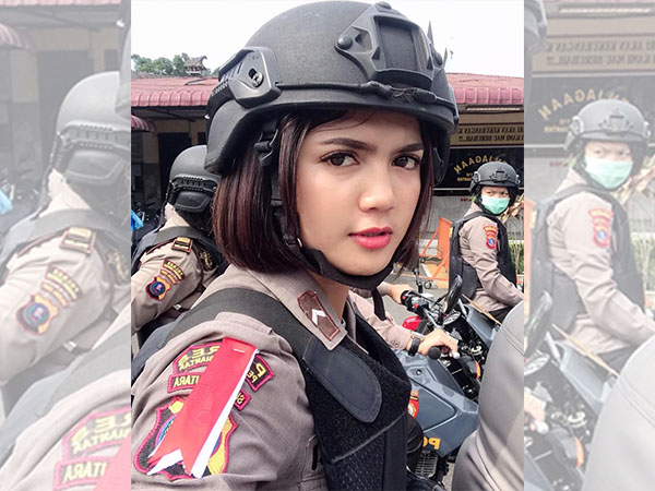 Mendadak Foto  Polwan  Cantik  Ini Jadi Viral Namanya Vani  