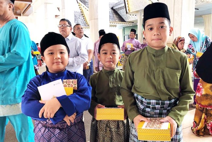WOW...Sultan Brunei Bagi-bagi Uang THR Lebaran, Masing-masing Anak Dapat Rp10 Juta