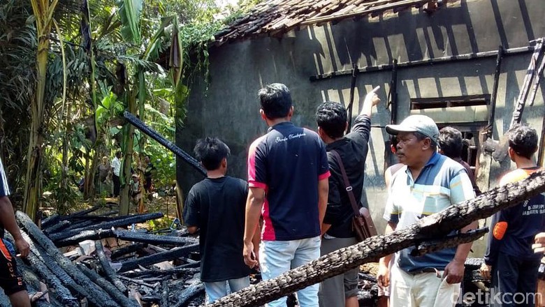 TRAGIS...Ditinggal Sendirian di Rumah, Bayi 5 Bulan Tewas Terbakar