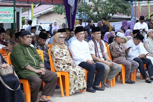 Wakil Bupati Serahkan Berbagai Bantuan Kepada Masyarakat Desa Tarai Bangun