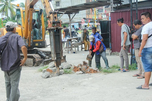 Pemko Dumai Turunkan Alat Berat Untuk Normalisasi Drainase