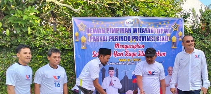 Partai Perindo Riau  Sembelih dan Bagikan Hewan Kurban