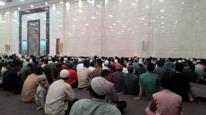 MUI: Riau Tidak Resiko Tinggi, Salat Jumat dan Berjamaah Tetap Wajib