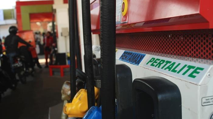 BANYAK-BANYAK BERSABAR...Hari Ini, Pertamina Naikkan Harga Pertalite Rp200 Per Liter