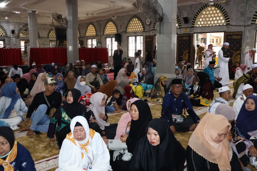 Wabup Sambut Kepulangan 307 Jamaah Haji Kloter 7 Asal Inhil di Tembilahan