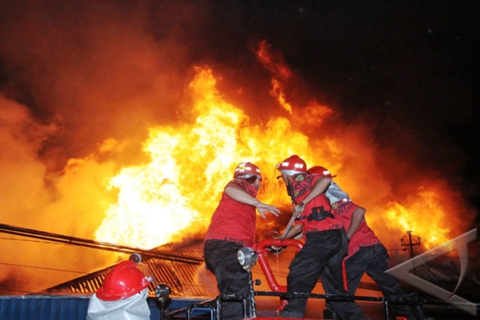 Diamuk Sijago Merah, Empat Unit Ruko di Teratak Buluh Terbakar