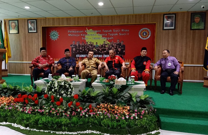 Gubernur Syamsuar Lepas Kontingen  Tapak Suci Riau Menuju Kejuaraan Dunia di Solo