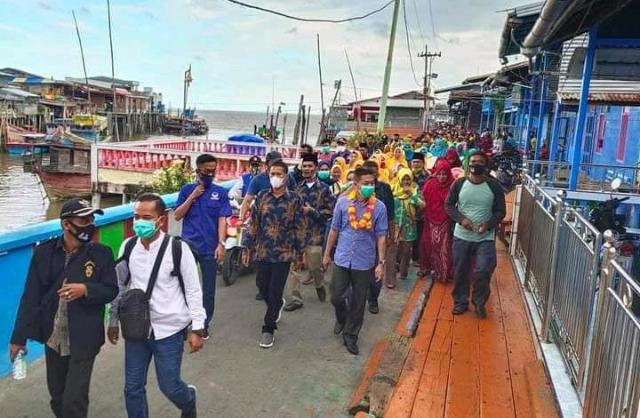 Kedatangan Afrizal Sintong ke Palika Disambut Antusias Warga