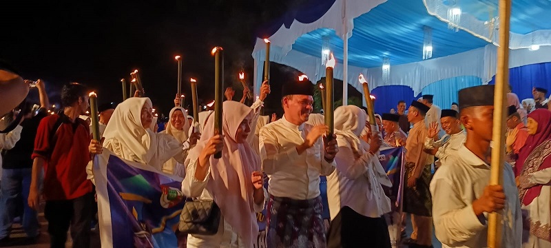 Disertai Guyuran Hujan, Ribuan Warga Pekanbaru Tumpah Ruah Ikut Pawai  Takbir Idul Adha
