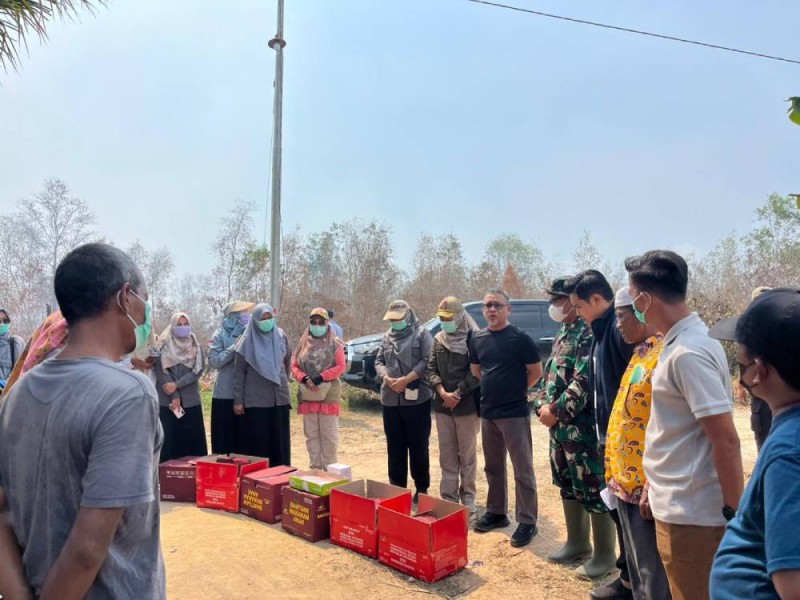 Pemerintah Kota Dumai Serahkan Bantuan Makanan Siap Saji dan Obat-obatan Kepada Masyarakat Terdampak Karhutla