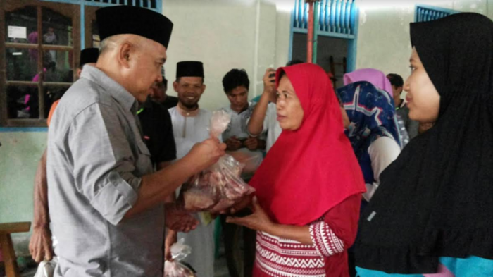 Shalat Ied di Pekanbaru, Gubri Serahkan Daging Kurban di Dumai