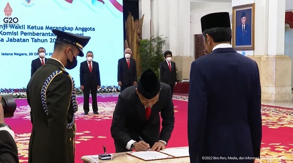 Jokowi Lantik Johanis Tanak Jadi Wakil Ketua KPK