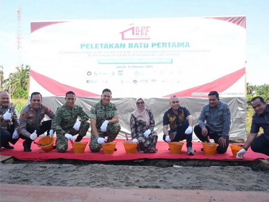 Wakil Bupati Kampar Hadiri Peletakan Batu Pertama Pembangunan Fisik Gerai Pergudangan dan Kelengkapan KDMP