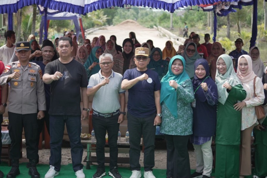 Bupati Asmar Buka Festival Lari di Atas Tual Sagu, Tradisi Unik Meranti Didorong Jadi Potensi Budaya