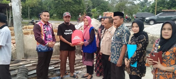 Dinas Sosial Salurkan Bantuan untuk Korban Kebakaran di Parit Indah