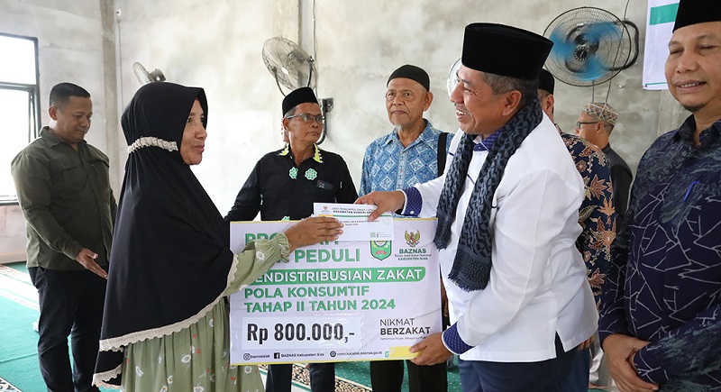 Baznas Serahkan Zakat Konsumtif  untuk 137 Mustahik di Sungai Apit