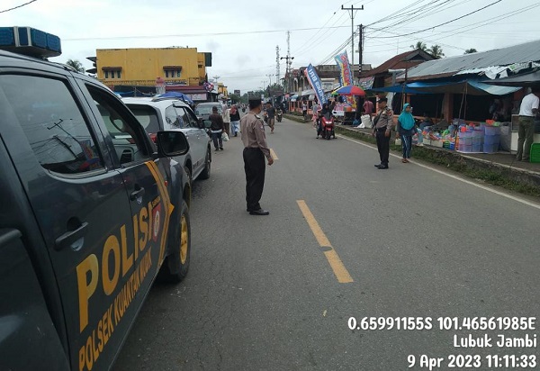 Polsek Kuantan Mudik  Lakukan Pengamanan di Sekitaran  Pasar Lubuk Jambi