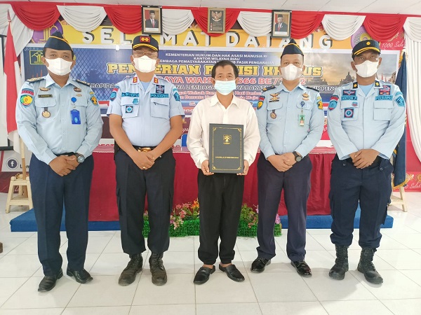 1 Orang Warga Binaan Lapas Pasir Pengaraian Terima Remisi