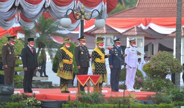 Gubernur Riau Pimpin Detik-detik Peringatan HUT RI Ke-76