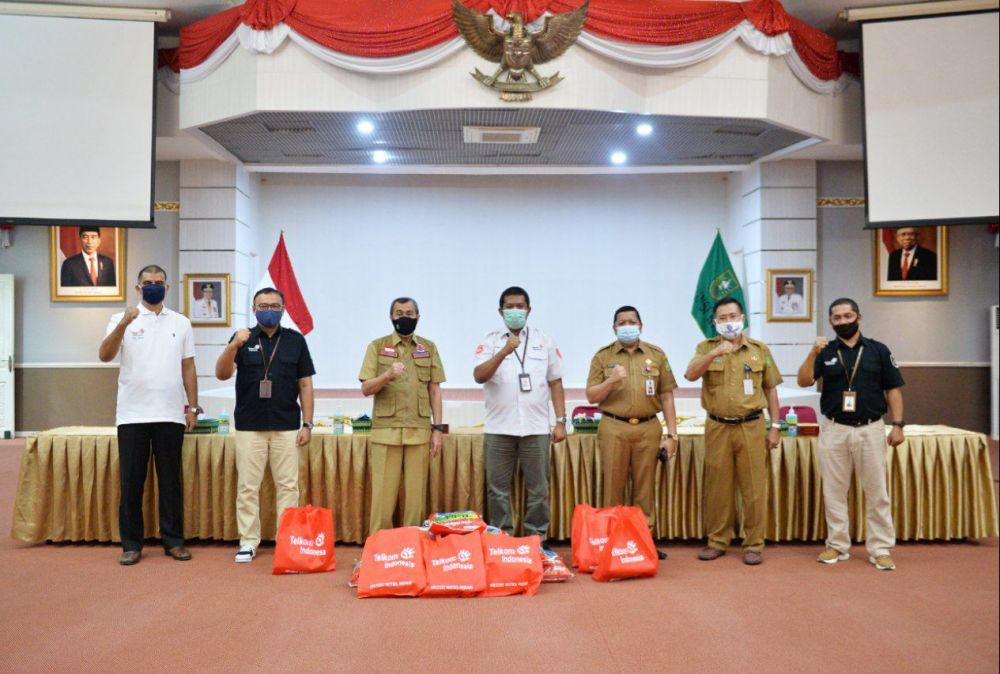 Gubri Terima Bantuan Sembako dari Telkom