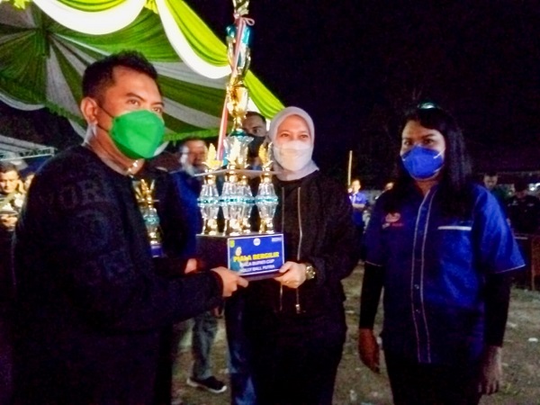 Turnamen Voli Bupati  Cup I Ditutup, Pasir Penyu Juarai Putra dan Putri