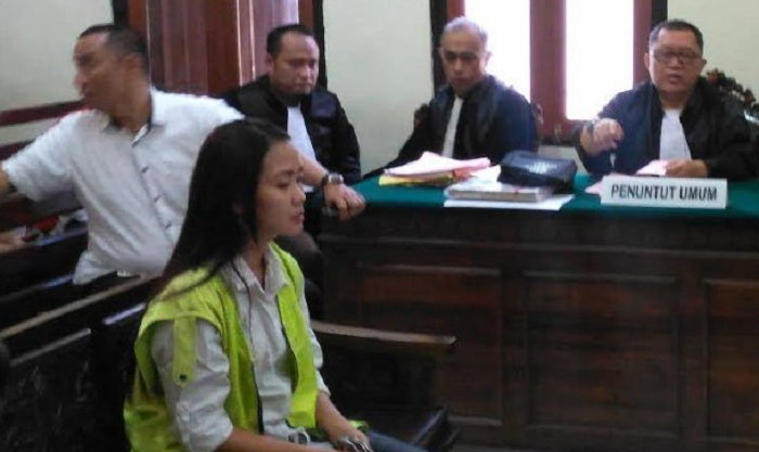 MALANG...Jual Sabu-sabu untuk Hidupi 4 Anak, Janda Cantik Rani Suryantari Dituntut 8 Tahun Penjara