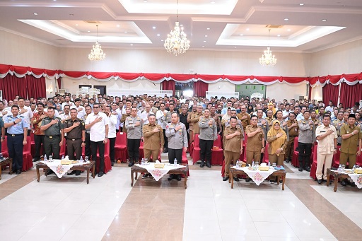 Bupati Rohil H.Bistamam Hadiri Acara Penyerahan Rapor Proper dan Rapat Pemprov Riau Dengan Pimpinan Perusahaan
