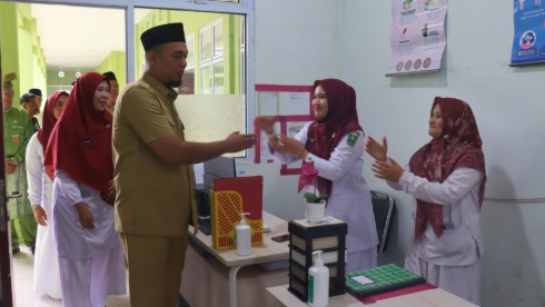 Bupati Inhu Tinjau Aktivitas Pelayanan di  Puskesmas Batang Peranap