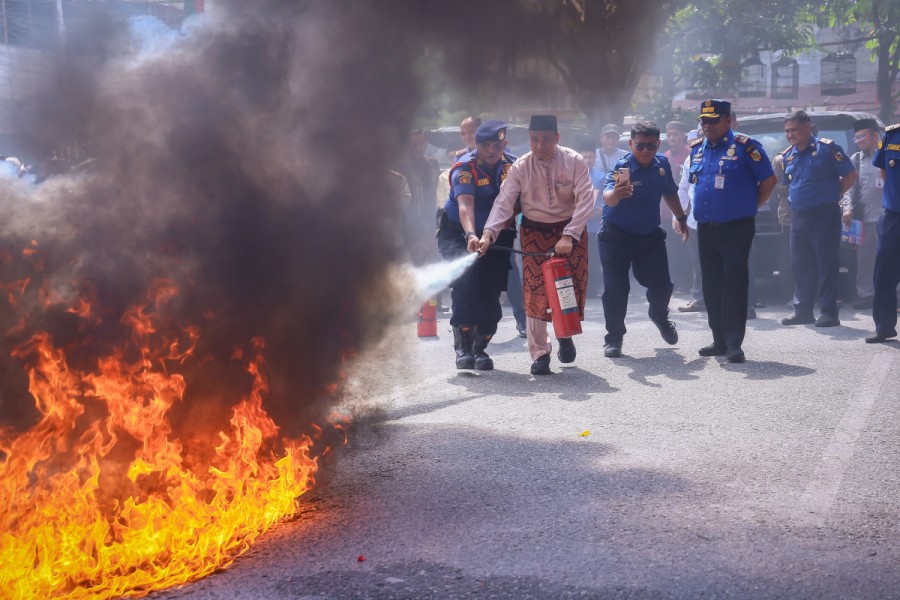 Wawako Pekanbaru Dorong Pelaku Usaha Miliki APAR