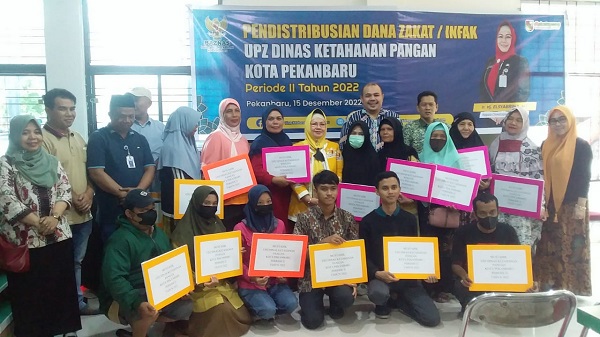 Dinas Ketahanan Pangan  Pekanbaru Salurkan Zakat untuk 37 Orang Mustahiq