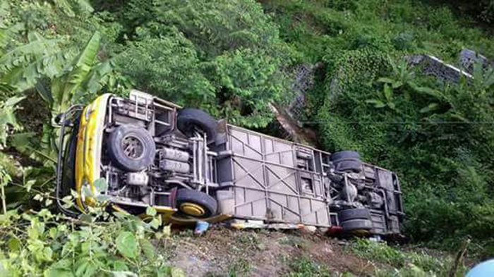 TOLONGGG...Kecelakaan Lagi, Bus Sempati Star Jatuh ke Jurang, 1 Penumpang Tewas Terjepit