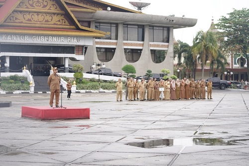 Apel Perdana Usai Lebaran, Gubri Abdul Wahid Tekankan Disiplin, Transparansi, dan Pelayanan Publik