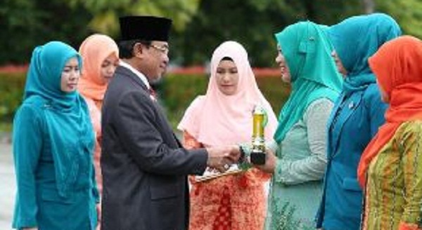 Bupati Indragiri Hilir  HM Wardan menghadiri   Isra Mikraj 1438 H di Masjid Darussalam Kuala Muda Ke