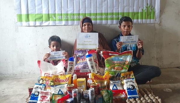 Upah Bekerja Sebagai Pengopek Cabai  Rp20.000 Sehari, Ibu Yeni Harus Berjuang Nafkahi Tiga Anak-anaknya, Alhamdulillah...