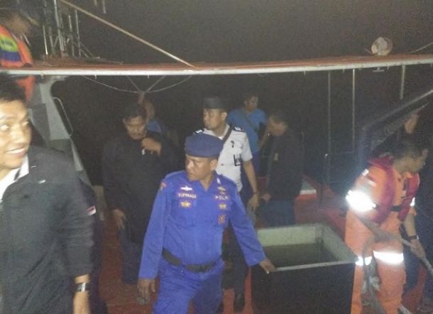 TOLONG...Usai Teleponan Megawati Lompat ke Laut, Hingga Kini Masih Hilang 