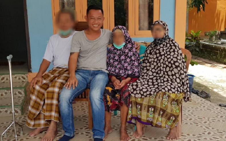 Tak Percaya Covid-19, Pria Bernama Rinto Ini Nekat Berfoto dan Ngobrol dengan Pasien Positif