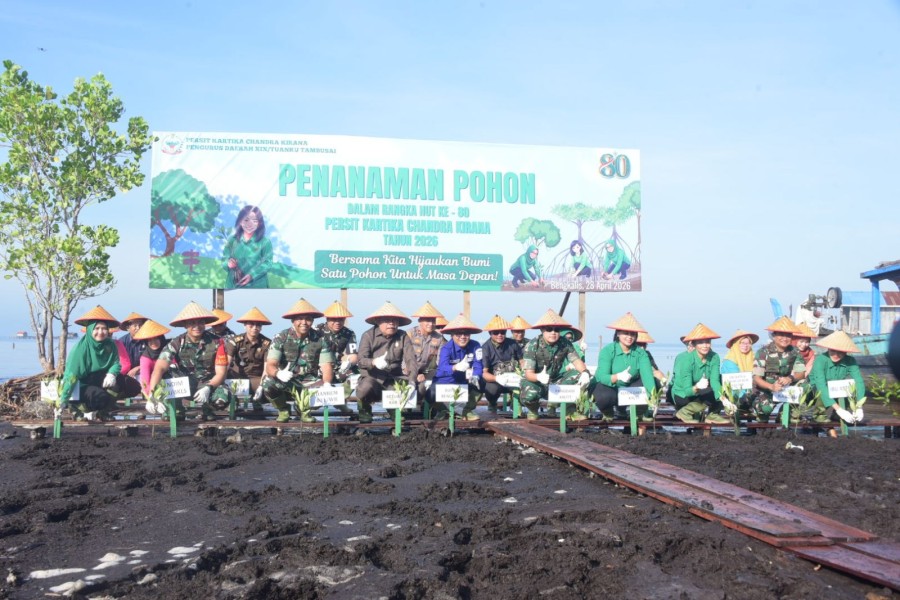 Sekda Bengkalis Dampingi Pangdam XIX/ Tuanku Tambusai, Lakukan Penanaman Mangrove di Desa Perapat Tunggal
