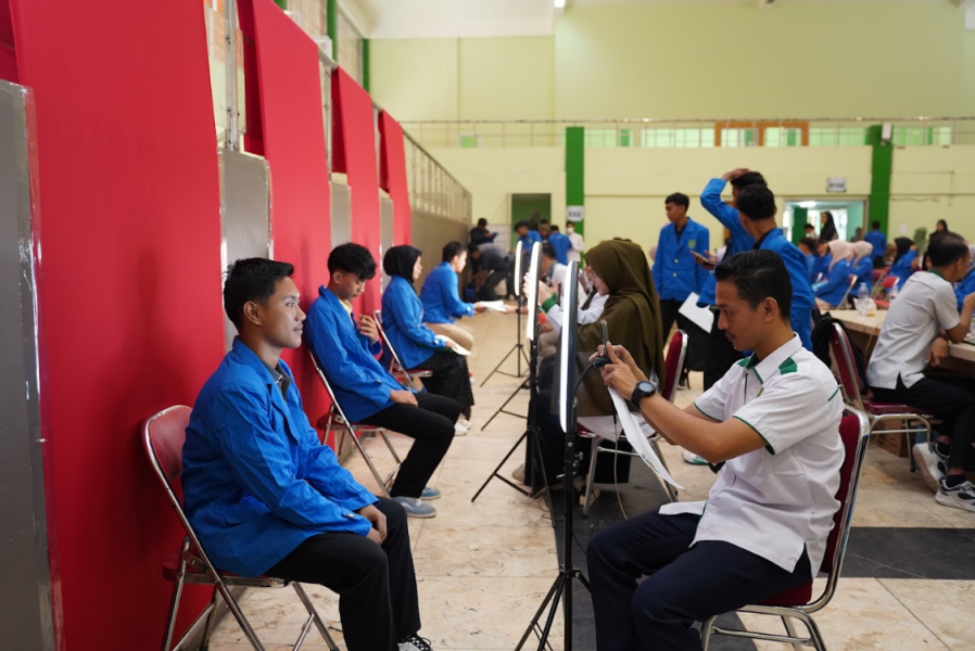 Ribuan MABA UIR Padati Gedung PKM, Ikuti Verifikasi Dokumen Offline PMB 2026/2027