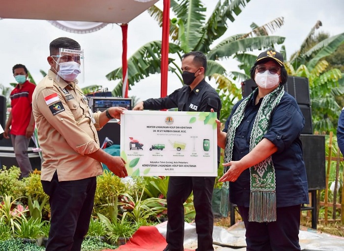 Tobek Godang Terima Sejumlah Bantuan dari Kementerian LHK
