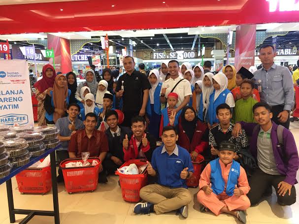 BPJS Ketenagakerjaan dan PKPU HI Riau Ajak Anak Yatim Belanja di Transmart