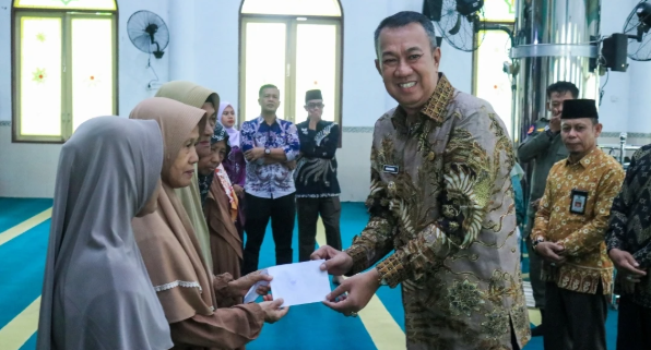 Baznas Meranti Salurkan 2.150 Paket Bantuan, Wabup Muzamil Sebut Sangat Membantu Masyarakat
