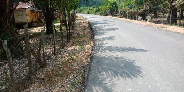 Usai Pengaspalan, Bahu Jalan Lingkar Munsalo Kopah Bahayakan Pengendara