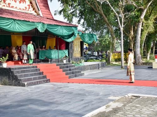 Pj Sekda Kampar Laksanakan Upacara HUT Riau Ke 67 di Bangkinang Kota