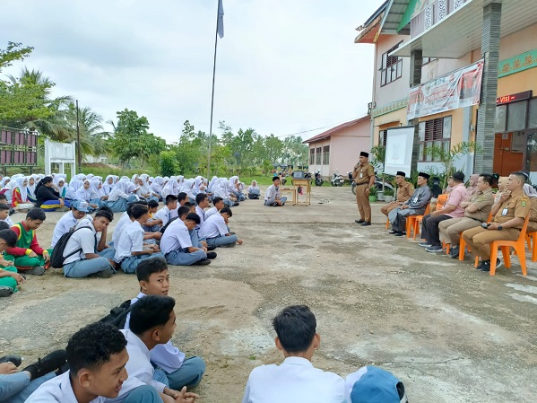 Goes to School: Ngobras Wasbang di SMAN 2 Tembilahan