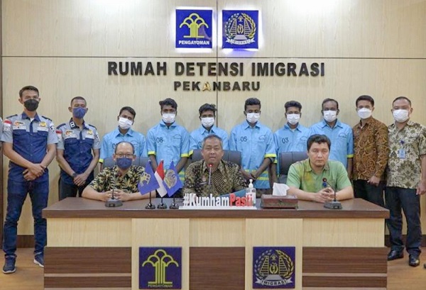 Kemenkunham Deportasi 6 WNA Bangladesh