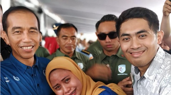 LIHAT RAUT WAJAHNYA.... Ibu Hamil Ini Terharu Ngidamnya Ingin Bertemu Jokowi Terwujud