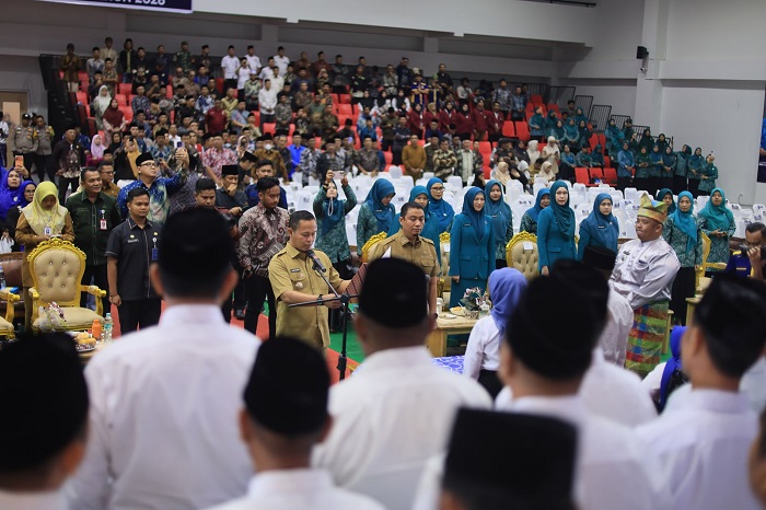 Walikota Kukuhkan 152 Ketua RT dan Ketua RW Kecamatan Binawidya