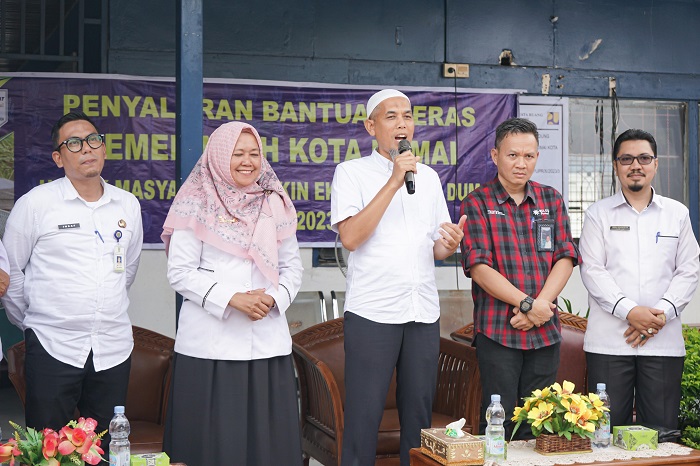 Wako Dumai Kembali Salurkan Bantuan 295 Karung Beras Kepada 590 KPM di Kecamatan Dumai Kota