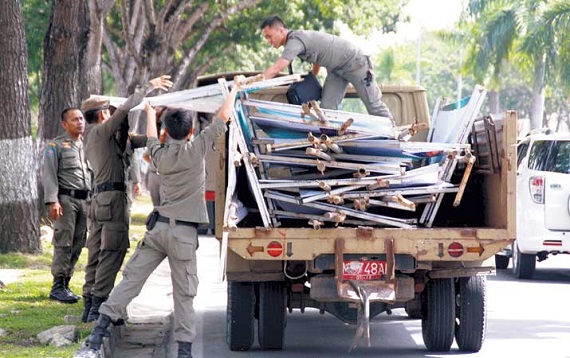 Wali Kota  Perintahkan Bongkar Reklame Ilegal di Pekanbaru